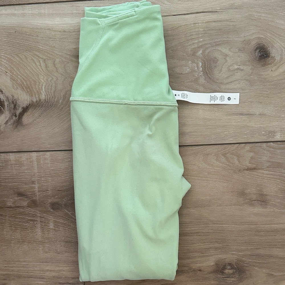Lulu lemon size 2 - Picture 3 of 3